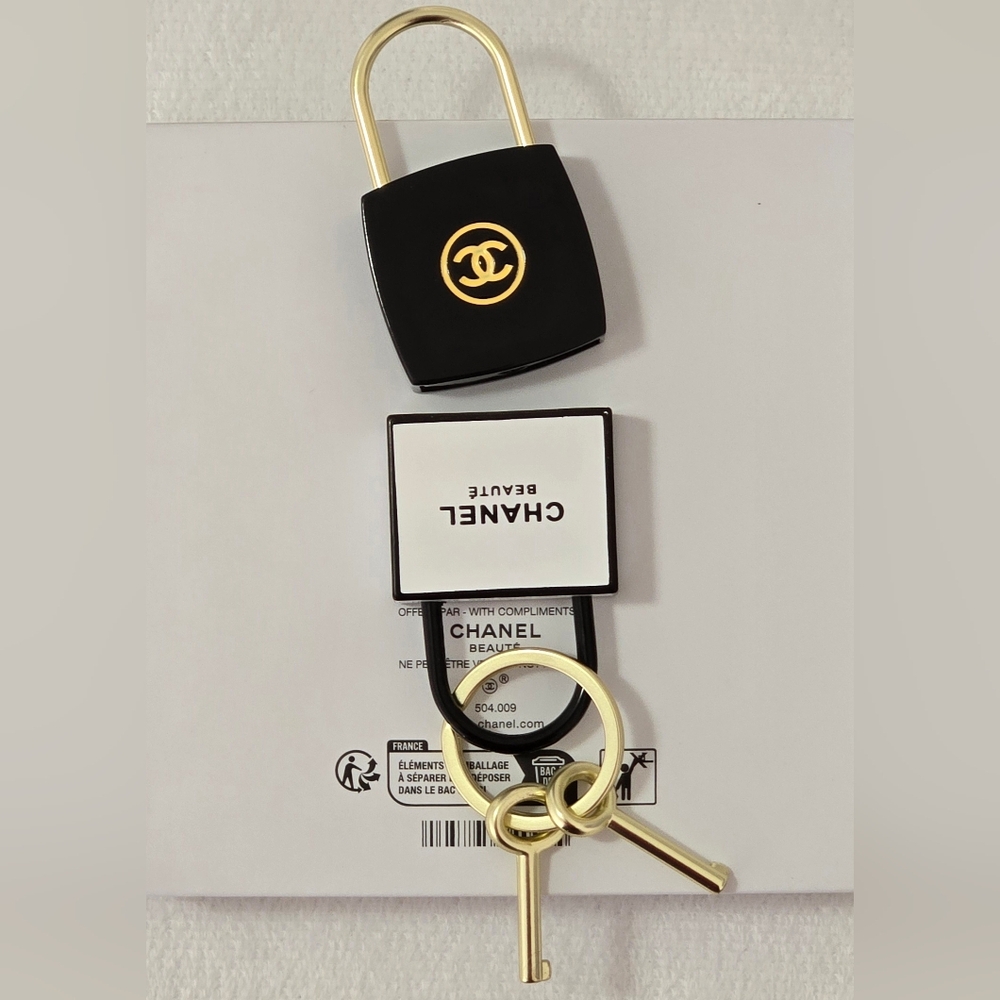 🦋Chanel (LA COLLECTION) Lock and Keys Box Set-Brand New in Box - Picture 4 of 7